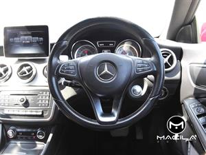 kibris-araba-com-kktc-araba-bayi-oto-galeri-satilik-arac-ilan-Plakasız 2 El 2015 Mercedes-Benz  CLA  180