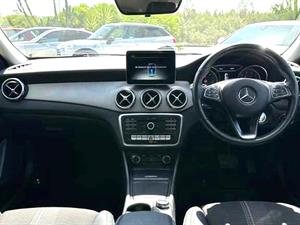 kibris-araba-com-kktc-araba-bayi-oto-galeri-satilik-arac-ilan-Plakasız 2 El 2019 Mercedes-Benz  CLA  180