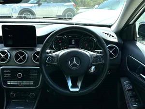 kibris-araba-com-kktc-araba-bayi-oto-galeri-satilik-arac-ilan-Plakasız 2 El 2019 Mercedes-Benz  CLA  180