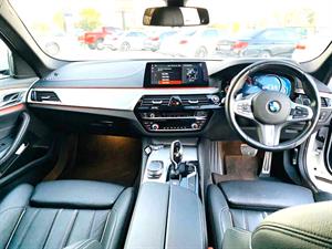 kibris-araba-com-kktc-araba-bayi-oto-galeri-satilik-arac-ilan-Plakasız 2 El 2018 BMW  5-Serisi  520d M Sport