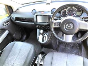 kibris-araba-com-kktc-araba-bayi-oto-galeri-satilik-arac-ilan-İkinci El 2014 Mazda  Demio  1.3