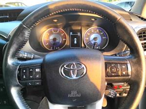 kibris-araba-com-kktc-araba-bayi-oto-galeri-satilik-arac-ilan-Plakasız 2 El 2017 Toyota  Hilux  2.4