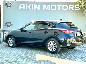 kibris-araba-com-kktc-araba-bayi-oto-galeri-satilik-arac-ilan-Plakasız 2 El 2017 Mazda  Axela Sport  1.5