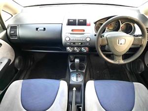 kibris-araba-com-kktc-araba-bayi-oto-galeri-satilik-arac-ilan-İkinci El 2004 Honda  Fit  1.3