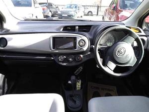 kibris-araba-com-kktc-araba-bayi-oto-galeri-satilik-arac-ilan-İkinci El 2011 Toyota  Vitz  1.3.
